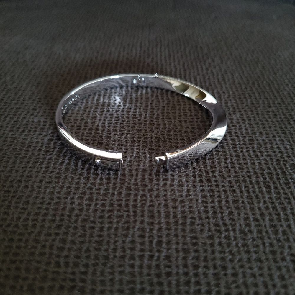 Kate Spade♠️ Silver🤍 "Do the Twist"🔀 Bangle Bracelet - NWT - Picture 4 of 15
